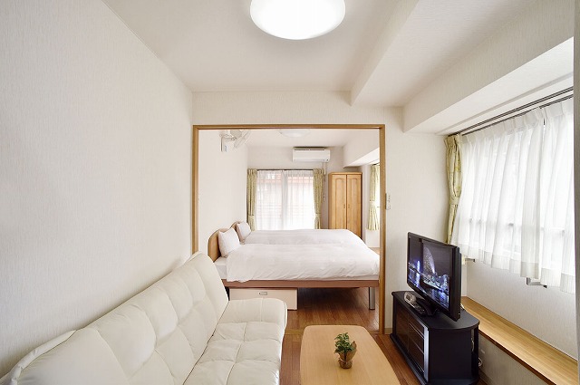 室内（ベッド2台とソファベッド1台）