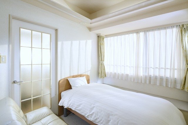 F-class A-type Y-ROOM No.1 阪東橋の室内写真（ベッドは各部屋１台づつ＋ソファベッド1台）