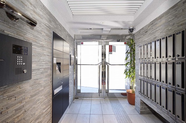 エントランス（宅配BOXあり）